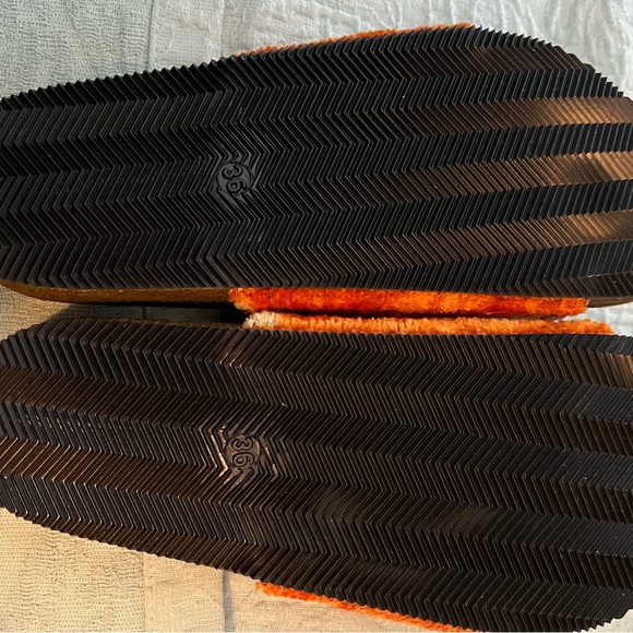 NWOT Adorable slip on sandals - Picture 3 of 3